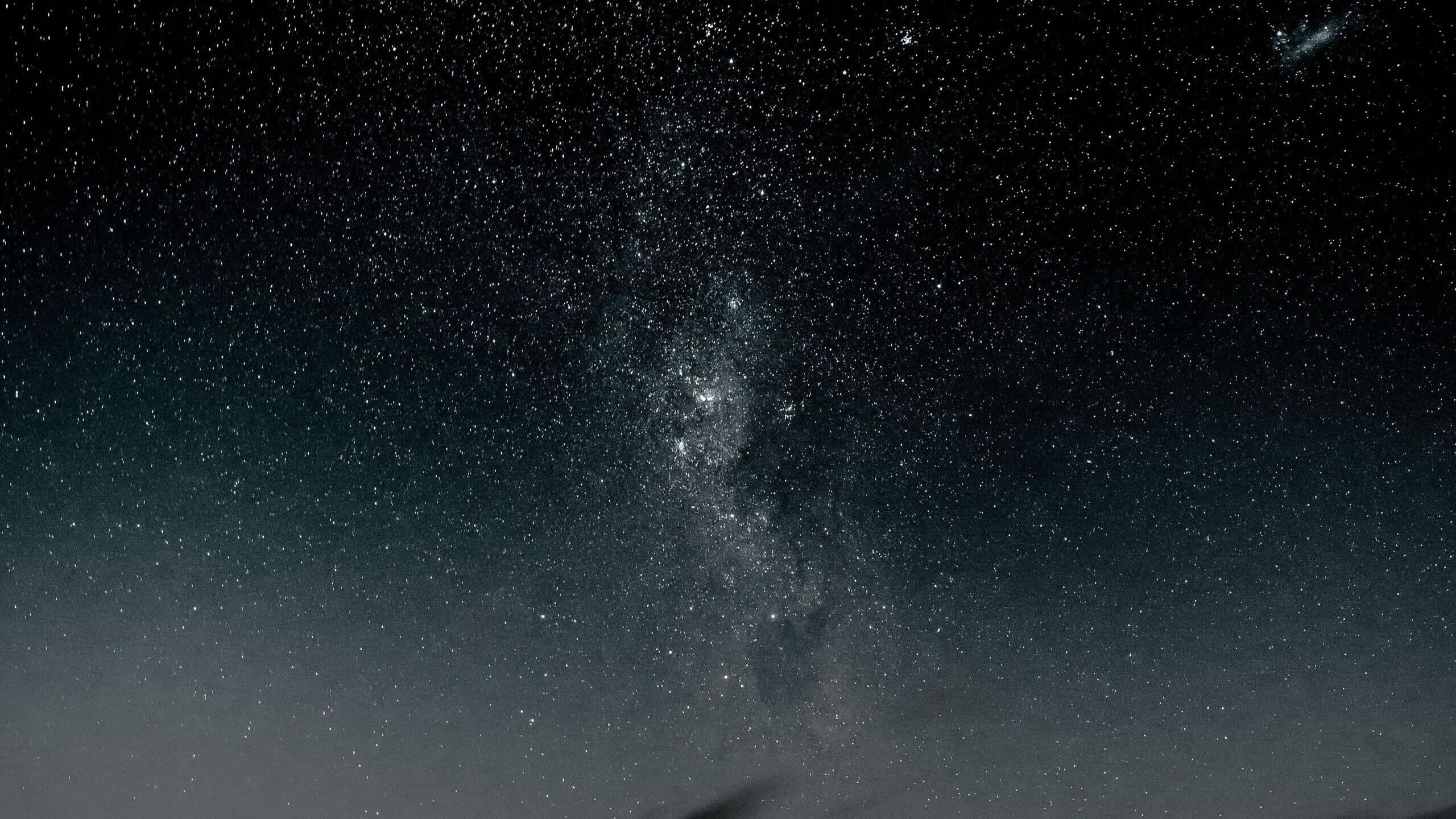 estrellas en el cielo nocturno